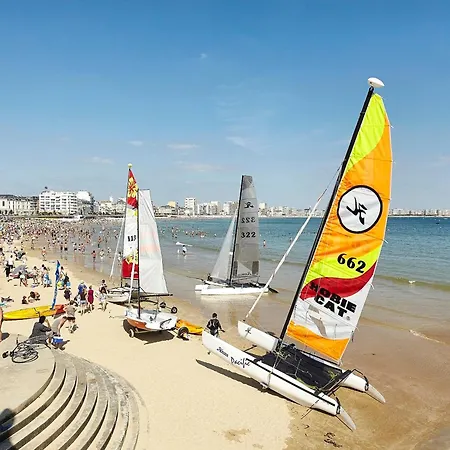 T3 Renove, Face Avec Garage Et Wifi, Aux Sables D'olonne - Fr-1-92-919 *